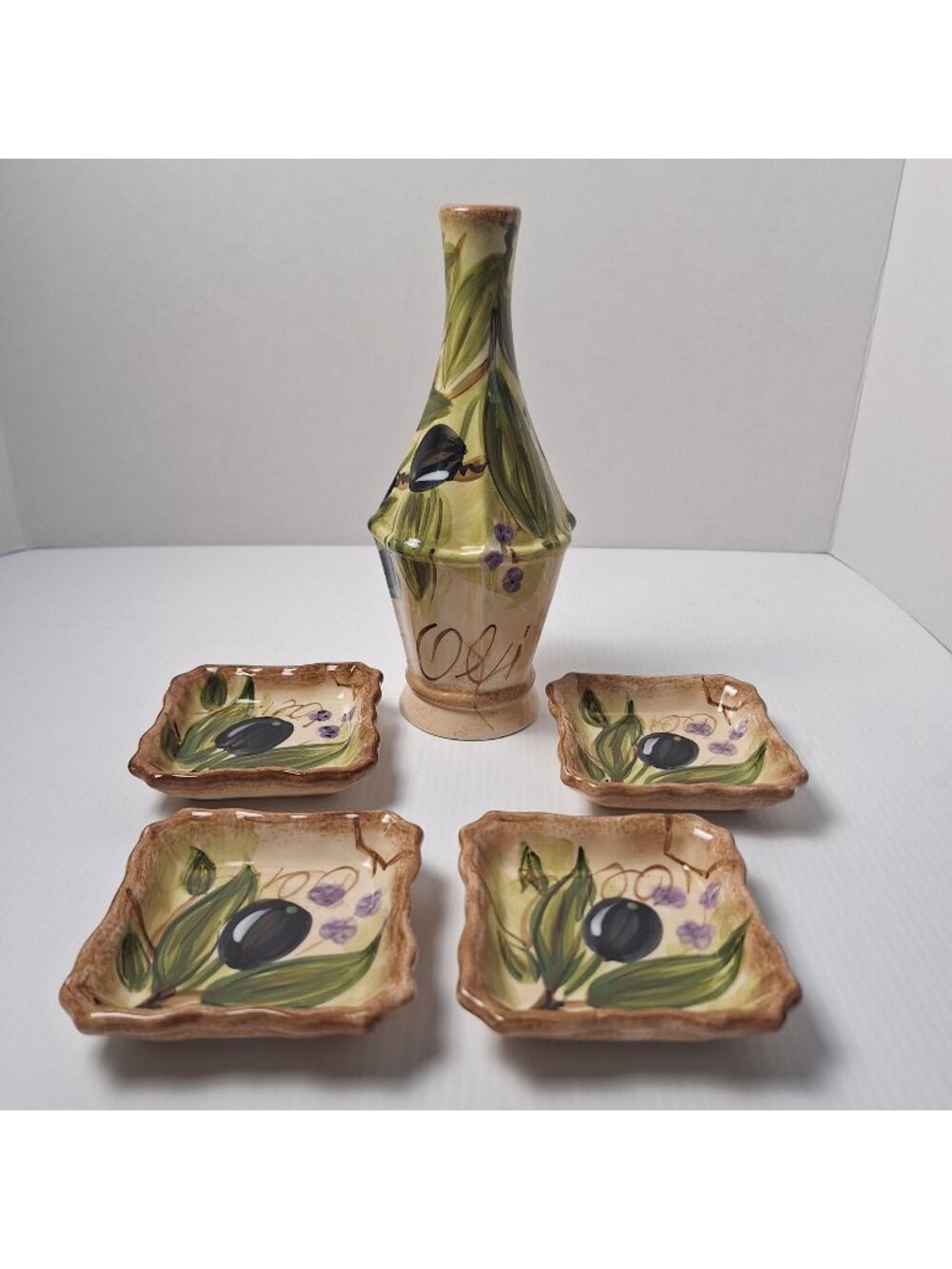 TABLETOPS UNLIMITED "PROVINCIAL OLIVES" HAND PAINTED OIL CRUET 4 DIPPING PLATES